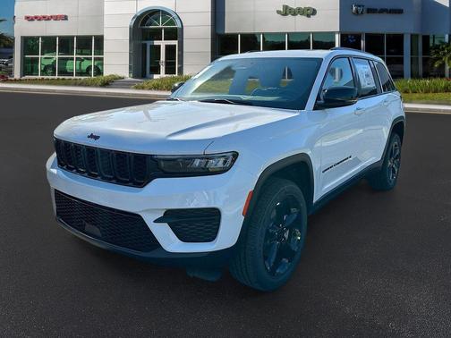 Bright White Clearcoat 2025 Jeep Grand Cherokee Altitude