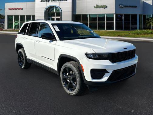 Bright White Clearcoat 2025 Jeep Grand Cherokee Altitude
