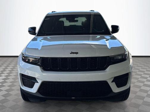 Bright White Clearcoat 2025 Jeep Grand Cherokee Altitude