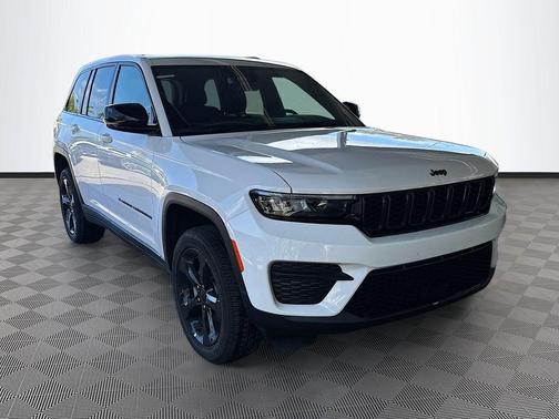 Bright White Clearcoat 2025 Jeep Grand Cherokee Altitude