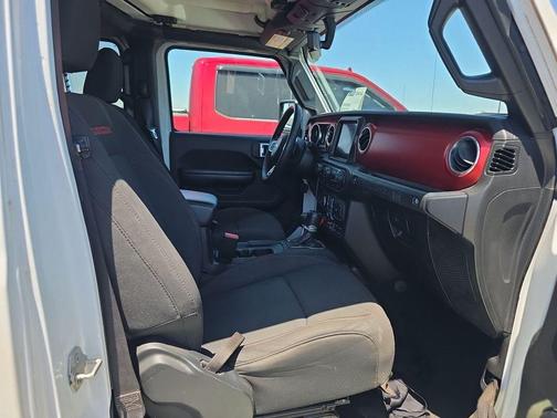 Bright White Clearcoat 2023 Jeep Wrangler Rubicon