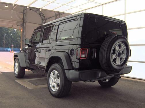 Black Clearcoat 2022 Jeep Wrangler Unlimited Sport