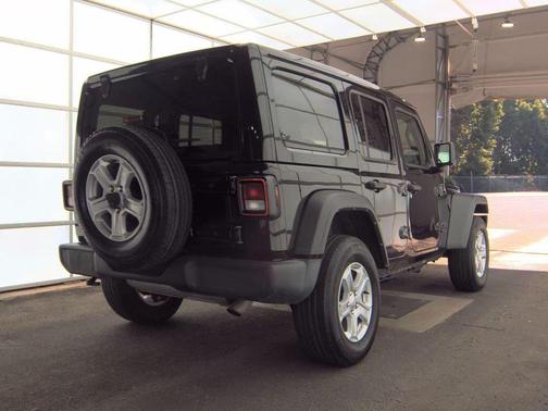 Black Clearcoat 2022 Jeep Wrangler Unlimited Sport