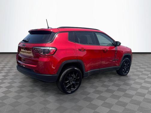 Red Hot Pearlcoat 2025 Jeep Compass Latitude
