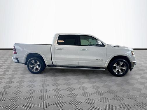 Ivory White Tri-Coat Pearlcoat 2021 RAM 1500 Laramie