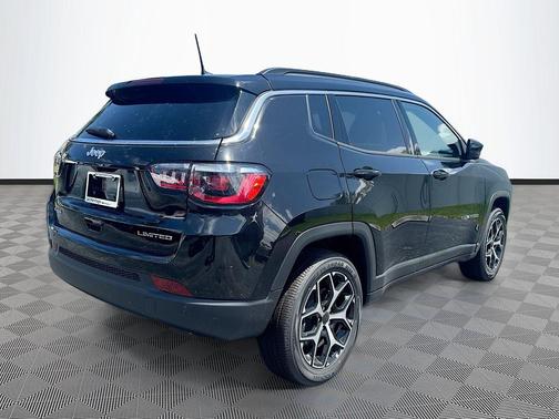 Diamond Black Crystal Pearlcoat 2026 Jeep Compass Limited