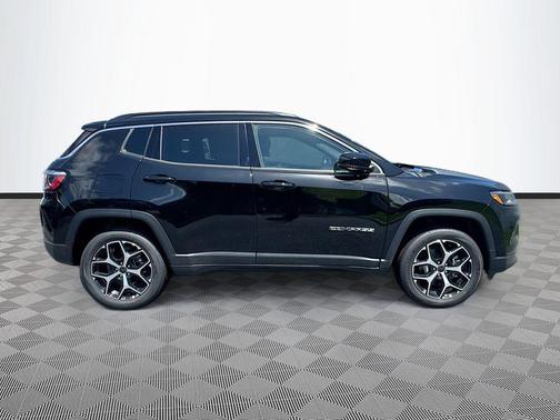 Diamond Black Crystal Pearlcoat 2026 Jeep Compass Limited