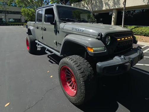 Sting-Gray Clearcoat 2021 Jeep Gladiator Willys 4x4