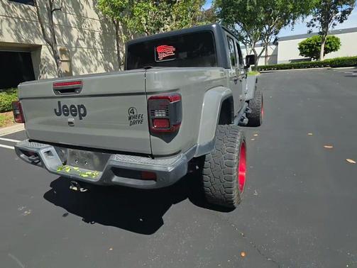 Sting-Gray Clearcoat 2021 Jeep Gladiator Willys 4x4