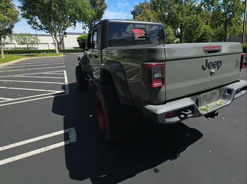 Sting-Gray Clearcoat 2021 Jeep Gladiator Willys 4x4