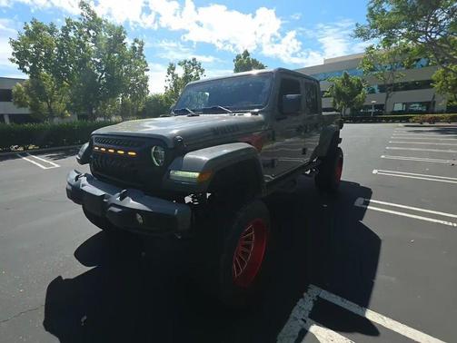 Sting-Gray Clearcoat 2021 Jeep Gladiator Willys 4x4