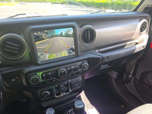Sting-Gray Clearcoat 2021 Jeep Gladiator Willys 4x4