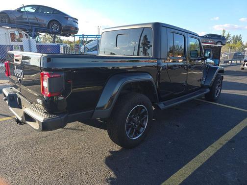 Black Clearcoat 2021 Jeep Gladiator Overland