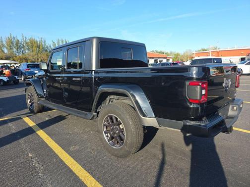 Black Clearcoat 2021 Jeep Gladiator Overland