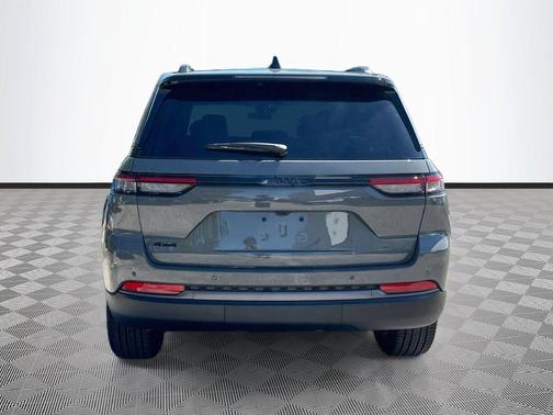 Sting-Gray Clearcoat 2027 Jeep Grand Cherokee Limited