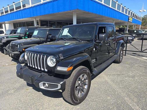 Black Clearcoat 2022 Jeep Gladiator Overland