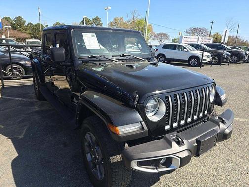 Black Clearcoat 2022 Jeep Gladiator Overland