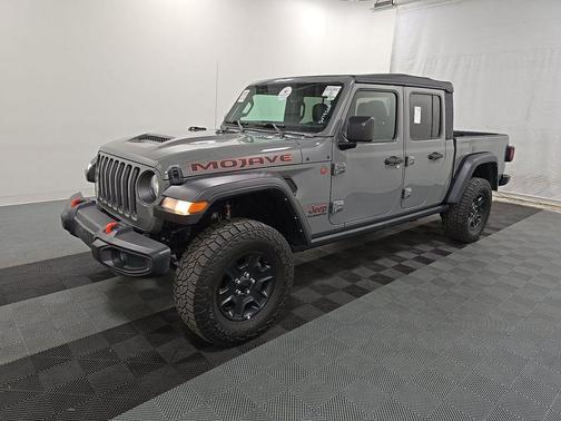 Sting-Gray Clearcoat 2022 Jeep Gladiator Mojave 4x4