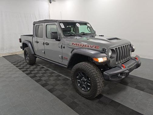 Sting-Gray Clearcoat 2022 Jeep Gladiator Mojave 4x4