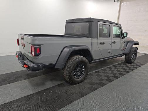Sting-Gray Clearcoat 2022 Jeep Gladiator Mojave 4x4