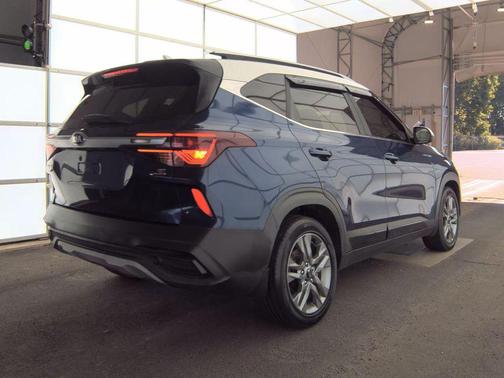 Dark Ocean Blue/White Roof 2021 Kia Seltos S