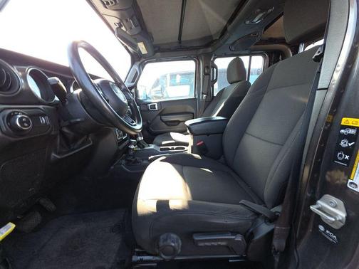Granite Crystal Metallic Clearcoat 2023 Jeep Gladiator Sport