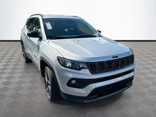 Silver Zynith Metallic Clearcoat 2026 Jeep Compass Latitude