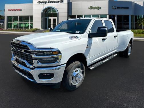 Bright White Clearcoat 2026 RAM 3500 Tradesman Crew Cab 4x4 8' Box