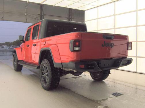 Firecracker Red Clearcoat 2022 Jeep Gladiator Altitude 4x4