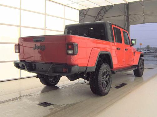 Firecracker Red Clearcoat 2022 Jeep Gladiator Altitude 4x4