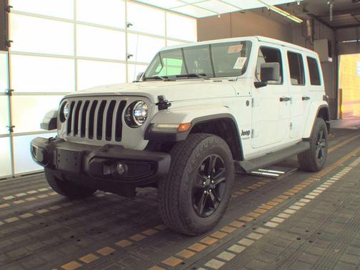 Bright White Clearcoat 2022 Jeep Wrangler Unlimited Sahara