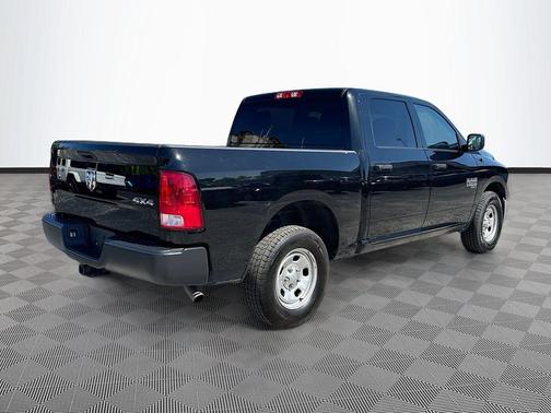 Diamond Black Crystal Pearlcoat 2022 RAM 1500 Tradesman