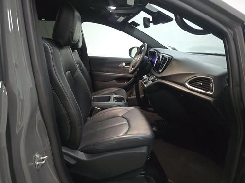 Gray Clearcoat 2025 Chrysler Pacifica L