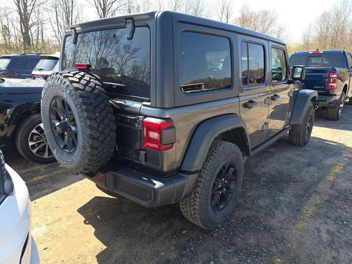 Granite Crystal Metallic Clearcoat 2022 Jeep Wrangler Willys