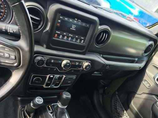 Sarge Green Clearcoat 2022 Jeep Gladiator Willys 4x4