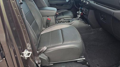 Granite Crystal Metallic Clearcoat 2023 Jeep Wrangler 4xe Sahara