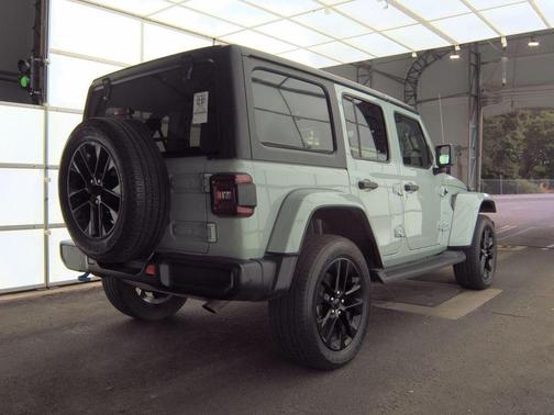 Earl Clearcoat 2023 Jeep Wrangler 4xe Sahara