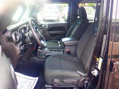 Black Clearcoat 2023 Jeep Wrangler 4xe Rubicon