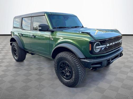 Eruption Green Metallic 2022 Ford Bronco Wildtrak
