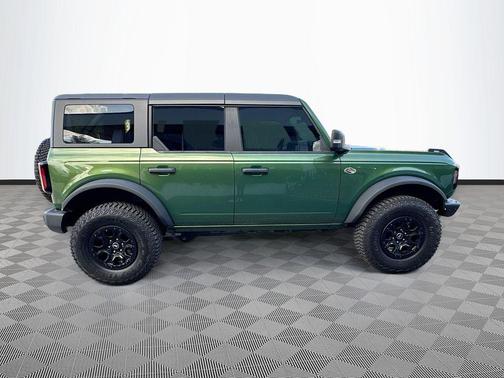 Eruption Green Metallic 2022 Ford Bronco Wildtrak