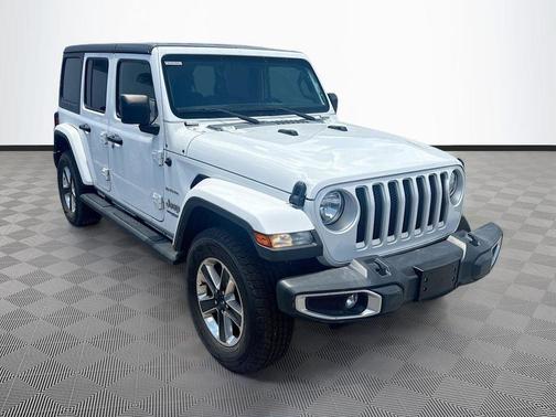 Bright White Clearcoat 2022 Jeep Wrangler Unlimited Sahara