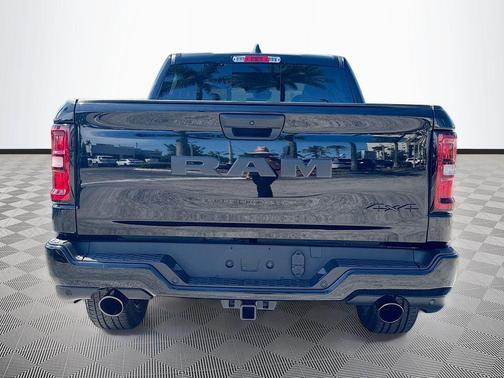 Diamond Black Crystal Pearlcoat 2026 RAM 1500 Express