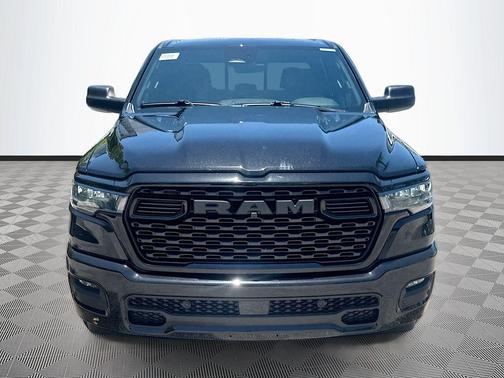 Diamond Black Crystal Pearlcoat 2026 RAM 1500 Express
