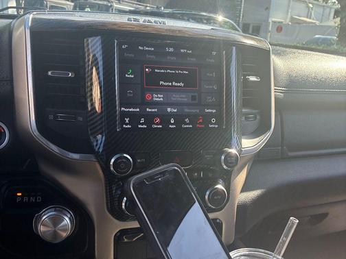 Bright White Clearcoat 2020 RAM 1500 Laramie