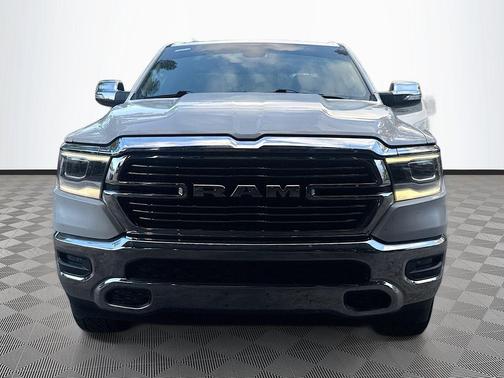 Bright White Clearcoat 2020 RAM 1500 Laramie