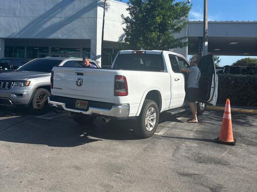 Bright White Clearcoat 2020 RAM 1500 Laramie