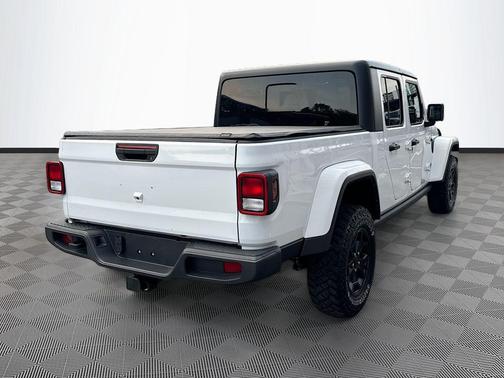 Bright White Clearcoat 2022 Jeep Gladiator Willys 4x4