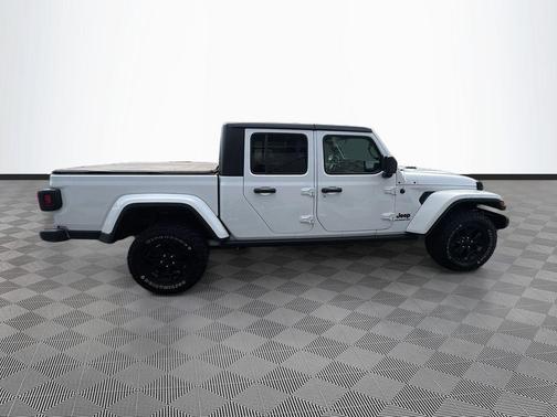 Bright White Clearcoat 2022 Jeep Gladiator Willys 4x4