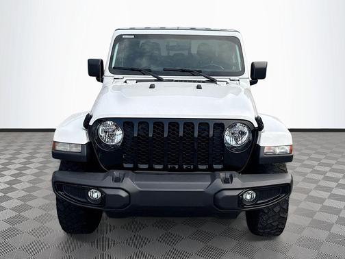 Bright White Clearcoat 2022 Jeep Gladiator Willys 4x4
