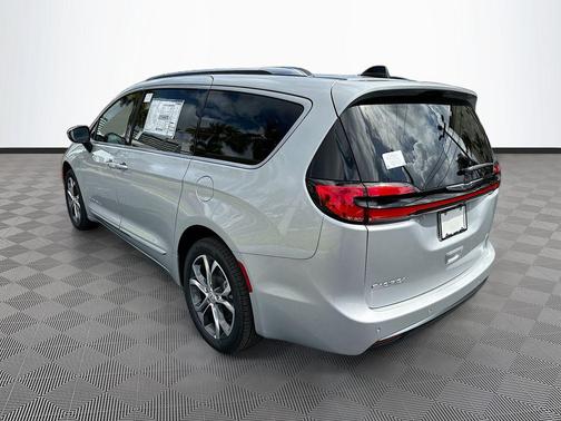 Silver Mist Clearcoat 2026 Chrysler Pacifica L